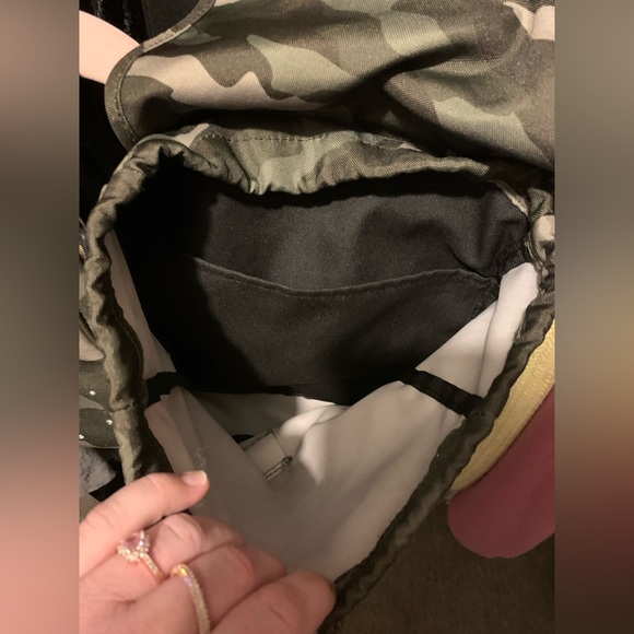 PINK Victoria’s Secret bundle of 2 bags. One cross body and one mini backpack - Picture 5 of 7